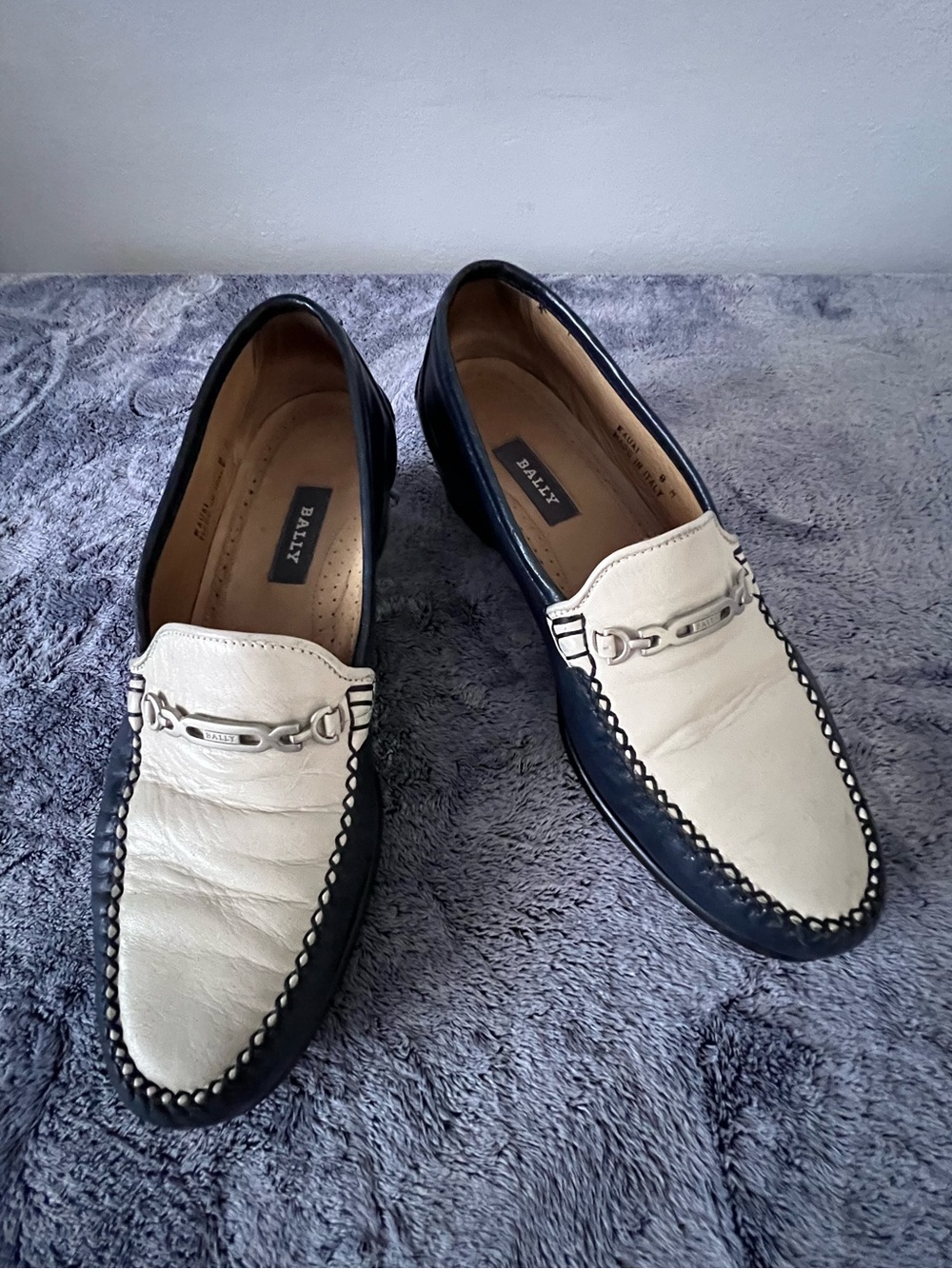 Vintage Bally Kauai Men’s 8M Navy Cream Leather Horsebit Loafers Made in Italy